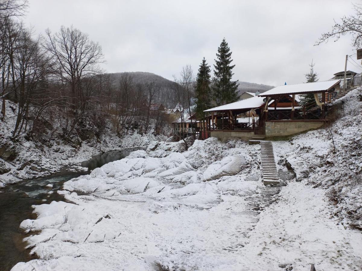 Садиба Федорчуків За Рікою Şeşorî Exterior foto